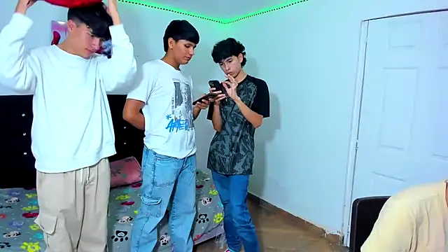 Alexander and Xiao online show from March 7, 9:59 pm