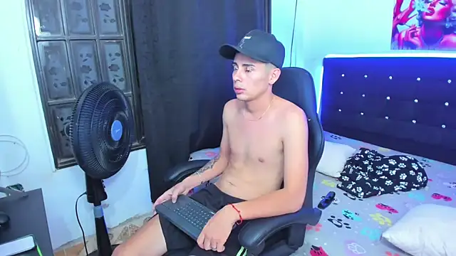 Alexander and Xiao online show from October 22, 1:06 am