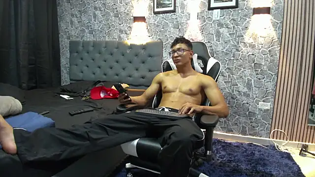 Snapshot of chriss_jones1 chatting on September 23, 10:35 pm chriss jones1 online show from September 23, 10:35 pm