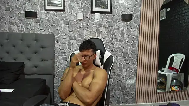 Snapshot of chriss_jones1 chatting on September 26, 9:08 pm chriss jones1 online show from September 26, 9:08 pm