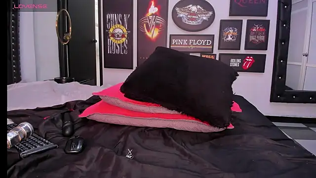 MADISSONLOVE  online show from March 15, 6:10 pm