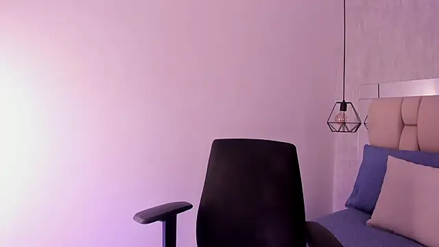 Snapshot of Roxie-Summers11 chatting on January 16, 11:06 pm Roxie-Summers11 online show from January 16, 11:06 pm