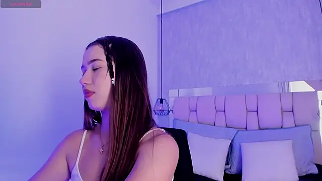 Snapshot of Roxie-Summers11 chatting on January 29, 7:43 pm Roxie-Summers11 online show from January 29, 7:43 pm