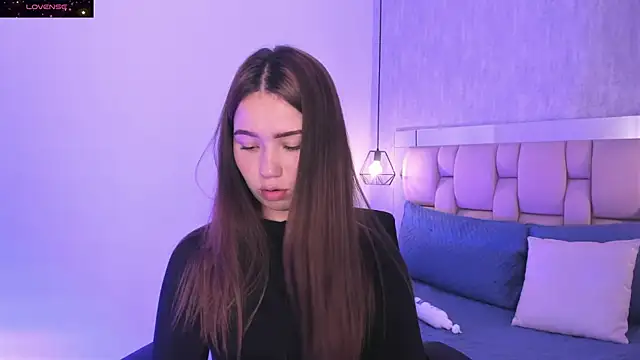 Snapshot of Roxie-Summers11 chatting on February 9, 1:55 am Roxie-Summers11 online show from February 9, 1:55 am