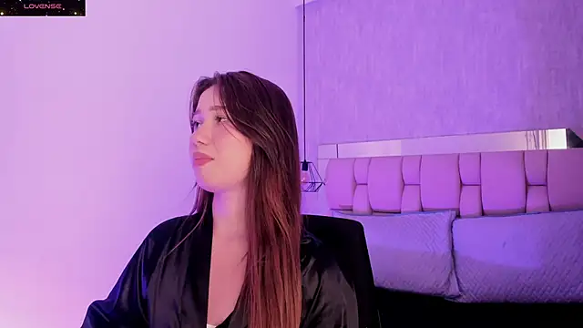 Snapshot of Roxie-Summers11 chatting on February 10, 10:30 pm Roxie-Summers11 online show from February 10, 10:30 pm