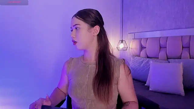 Snapshot of Roxie-Summers11 chatting on February 21, 7:32 pm Roxie-Summers11 online show from February 21, 7:32 pm