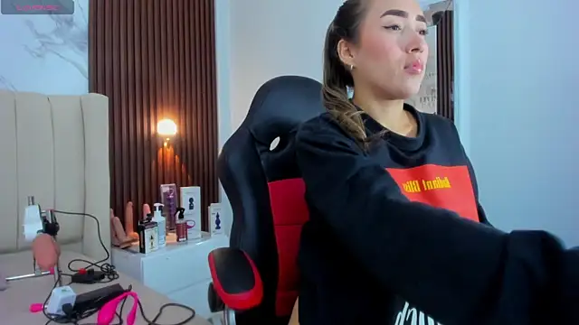 CAMILAGRAY online show from April 14, 12:55 pm