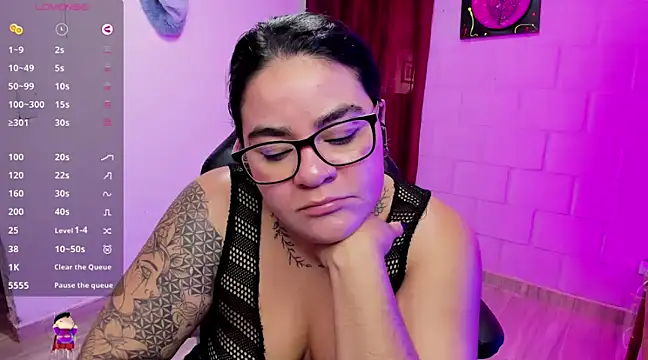 Snapshot of Sharon_hils chatting on December 17, 2:55 pm Sharon hils online show from December 17, 2:55 pm