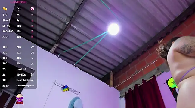 Snapshot of Sharon_hils chatting on December 20, 8:06 am Sharon hils online show from December 20, 8:06 am