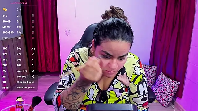 Snapshot of Sharon_hils chatting on December 26, 12:59 pm Sharon hils online show from December 26, 12:59 pm