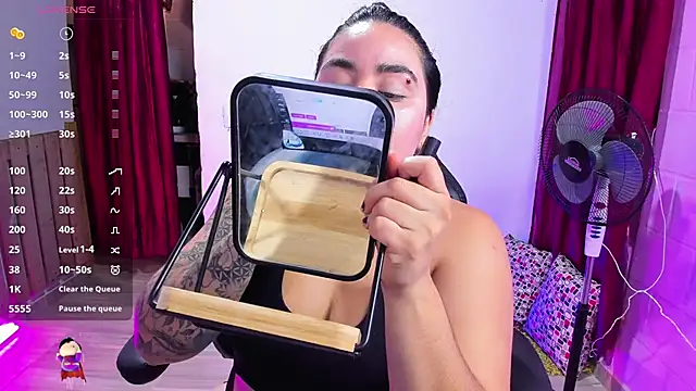 Snapshot of Sharon_hils chatting on January 3, 5:42 pm Sharon hils online show from January 3, 5:42 pm