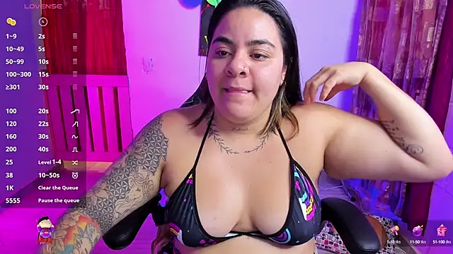 Snapshot of Sharon_hils chatting on February 13, 5:33 pm Sharon hils online show from February 13, 5:33 pm