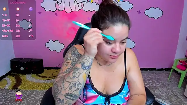 Sharon hils online show from April 7, 1:00 pm