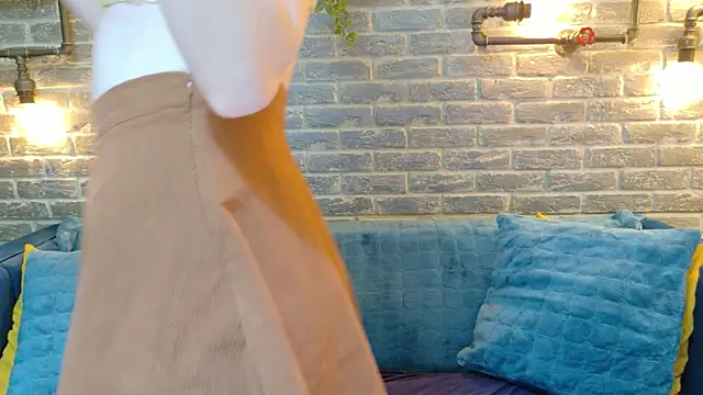 LisaCaprice online show from April 3, 4:21 am