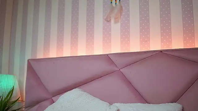 Snapshot of SabrinaHope chatting on February 16, 12:08 am SabrinaHope online show from February 16, 12:08 am