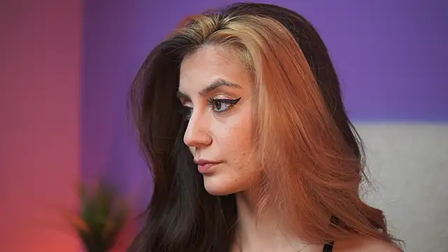 Snapshot of SabrinaHope chatting on November 25, 10:54 pm SabrinaHope online show from November 25, 10:54 pm