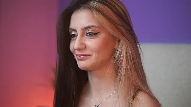 Snapshot of SabrinaHope chatting on November 29, 10:35 pm SabrinaHope online show from November 29, 10:35 pm