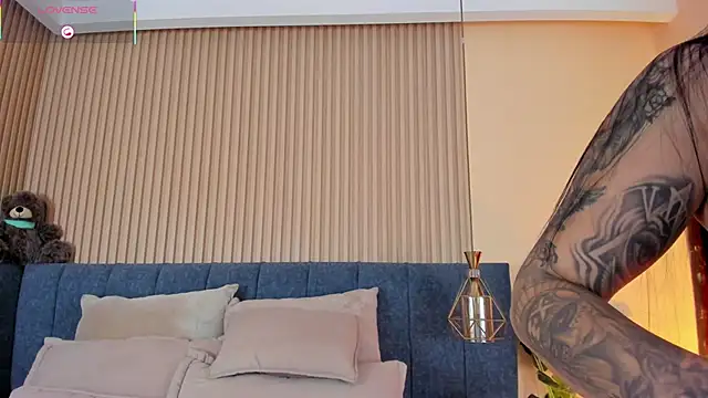 kathecute   online show from December 5, 1:36 am