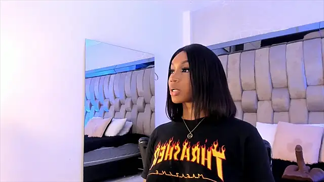 ChaynnaCooper online show from February 1, 3:18 pm