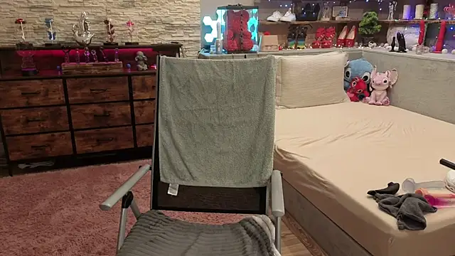 Kimberly-Caprice online show from April 3, 6:28 pm