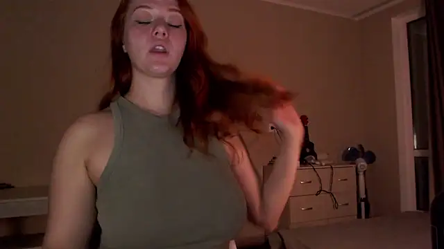 SarahSweetie online show from December 3, 3:33 pm