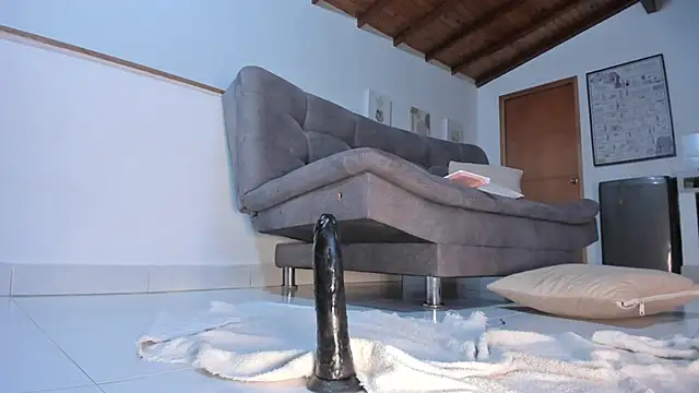 thecurvy girl online show from February 25, 2:00 pm