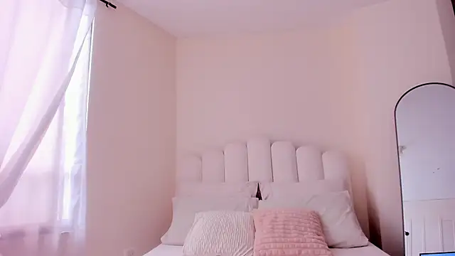 evely coelloo online show from November 6, 6:53 pm