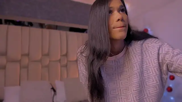 Isa Little Star online show from December 3, 8:51 pm