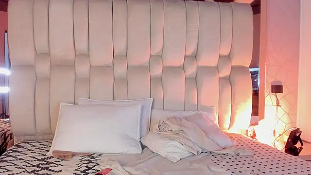 Isa Little Star online show from April 4, 3:49 am