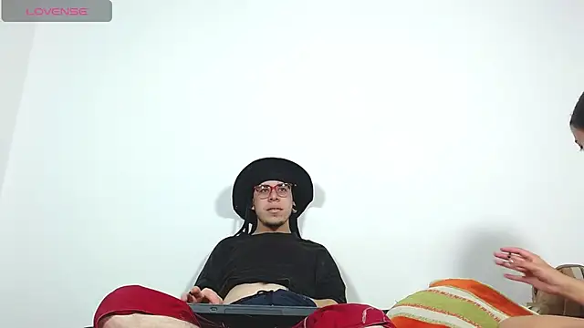 Hot Teens69 online show from December 28, 11:05 pm