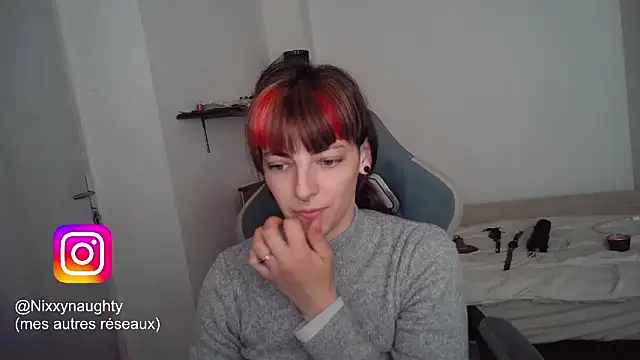 Snapshot of Nixxy_naughty chatting on February 15, 8:43 pm Nixxy naughty online show from February 15, 8:43 pm