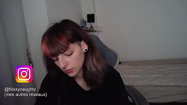 Snapshot of Nixxy_naughty chatting on February 16, 10:43 pm Nixxy naughty online show from February 16, 10:43 pm