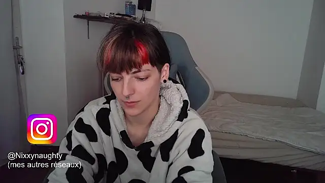 Snapshot of Nixxy_naughty chatting on February 19, 9:47 pm Nixxy naughty online show from February 19, 9:47 pm