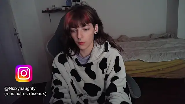 Snapshot of Nixxy_naughty chatting on March 3, 9:15 pm Nixxy naughty online show from March 3, 9:15 pm