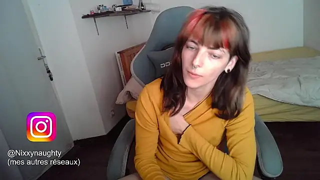 Snapshot of Nixxy_naughty chatting on March 4, 6:07 pm Nixxy naughty online show from March 4, 6:07 pm