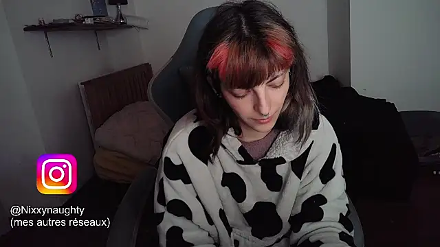 Snapshot of Nixxy_naughty chatting on March 10, 9:29 pm Nixxy naughty online show from March 10, 9:29 pm