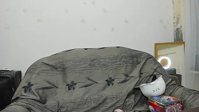 Snapshot of YourSuperModel chatting on December 20, 7:33 am YourSuperModel online show from December 20, 7:33 am