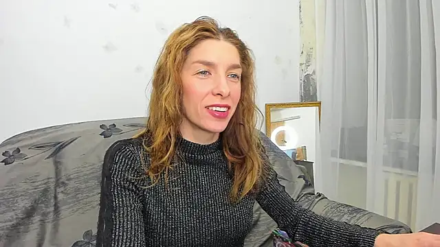 Snapshot of YourSuperModel chatting on December 23, 5:06 am YourSuperModel online show from December 23, 5:06 am