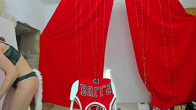 Snapshot of YourSuperModel chatting on December 24, 12:33 pm YourSuperModel online show from December 24, 12:33 pm