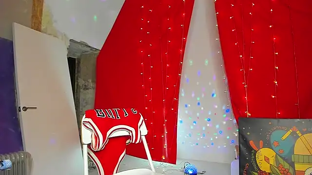 Snapshot of YourSuperModel chatting on December 25, 2:02 pm YourSuperModel online show from December 25, 2:02 pm