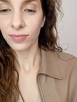 Snapshot of YourSuperModel chatting on September 23, 10:51 am YourSuperModel online show from September 23, 10:51 am