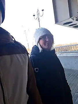 Snapshot of -Schweppes- chatting on December 13, 9:13 am -Schweppes- online show from December 13, 9:13 am