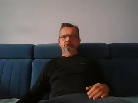 axecoman60 online show from February 12, 6:51 am