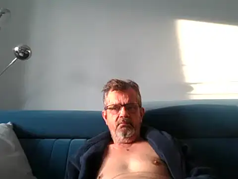 axecoman60 online show from February 17, 7:04 am