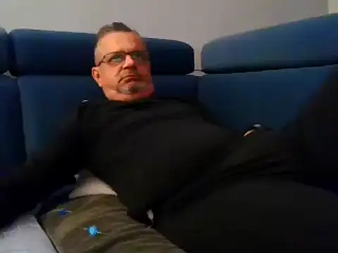 axecoman60 online show from February 20, 7:19 pm