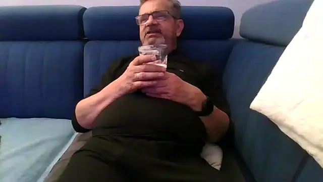 axecoman60 online show from March 7, 6:11 pm