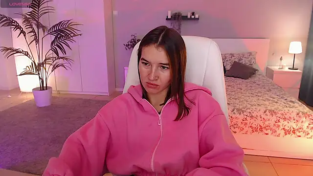 Bellla Haddid online show from September 16, 1:06 am