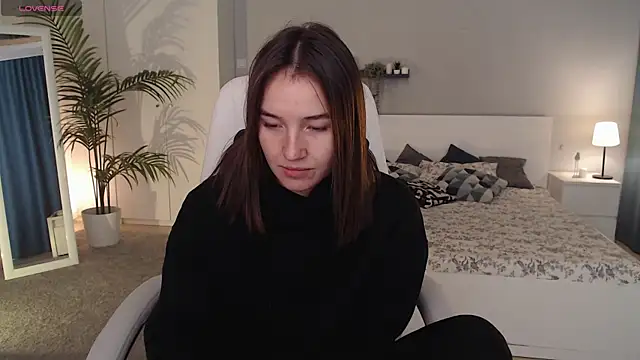 Bellla Haddid online show from September 19, 1:07 am