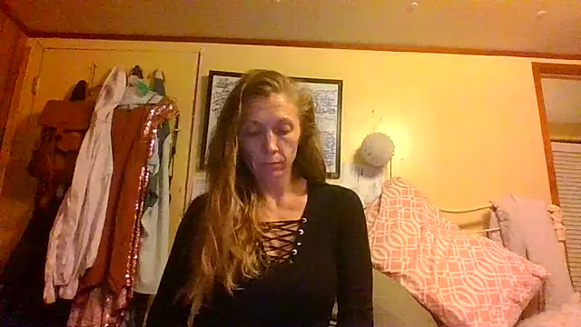 Snapshot of raybo715 chatting on June 21, 4:26 am raybo715 online show from June 21, 4:26 am