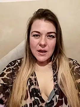 LunikaLunaX online show from February 7, 9:15 pm